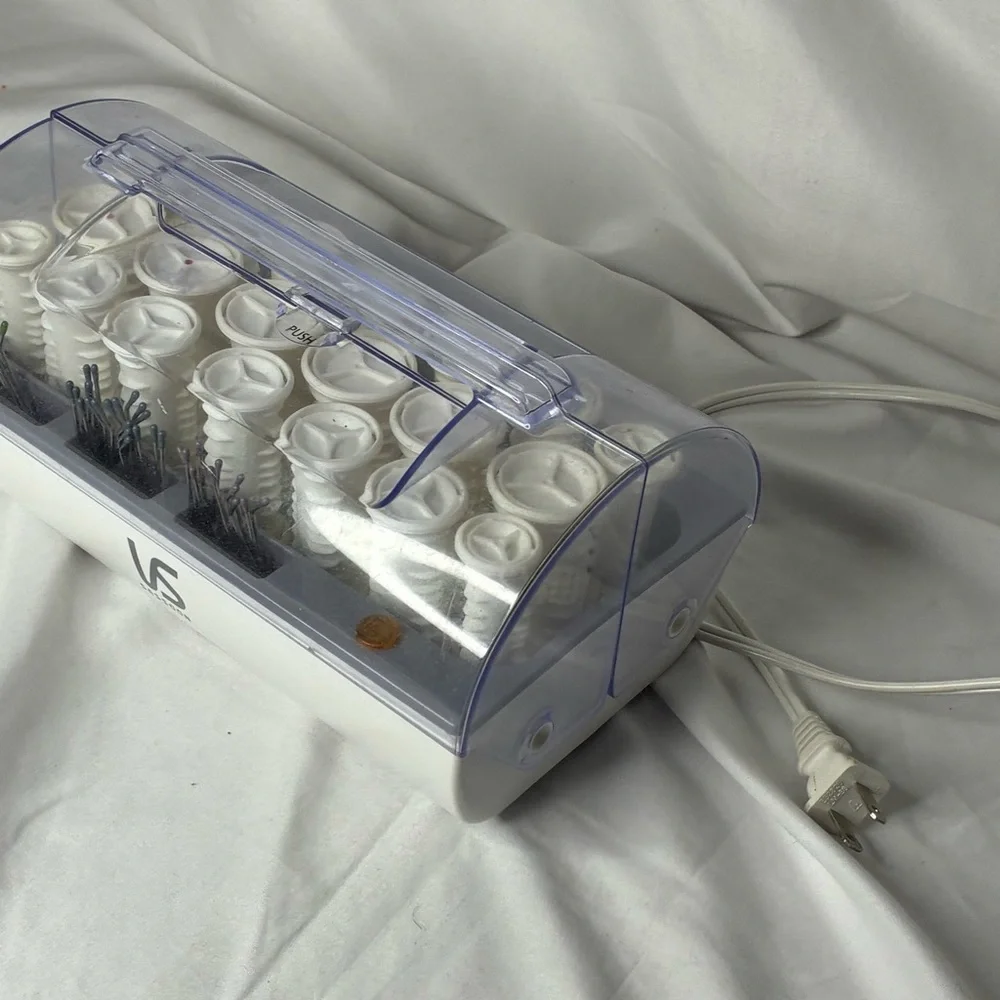Vintage Vidal Sassoon White Heated Hair Rollers Set with bed head moose free